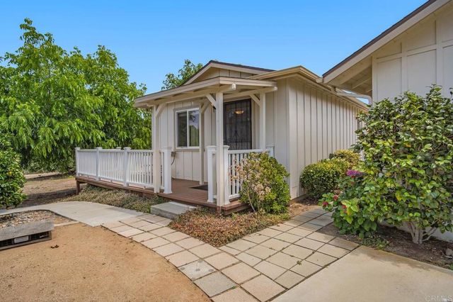 2211 Winterwarm Dr, Fallbrook, CA 92028