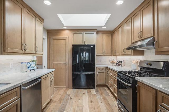 2211 Winterwarm Dr, Fallbrook, CA 92028