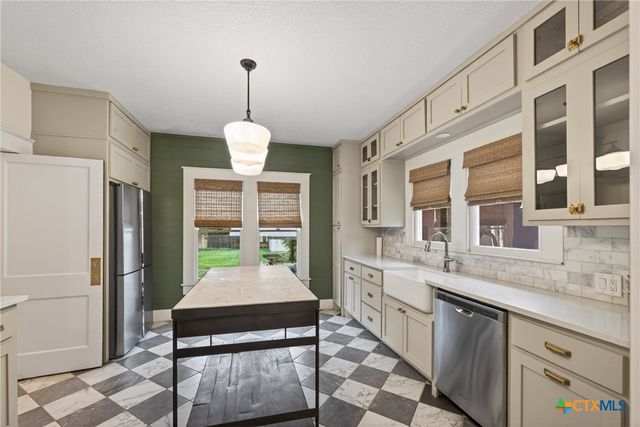 1042 SW Cross Street, New Braunfels, TX 78130