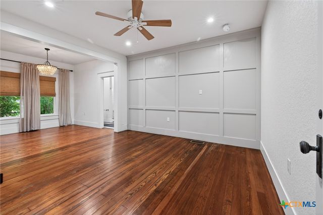 1042 SW Cross Street, New Braunfels, TX 78130