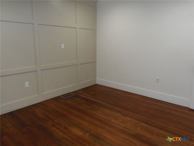 1042 SW Cross Street, New Braunfels, TX 78130