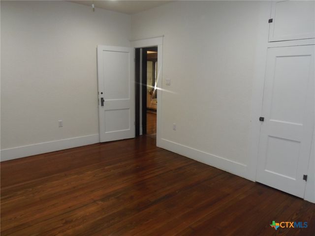 1042 SW Cross Street, New Braunfels, TX 78130