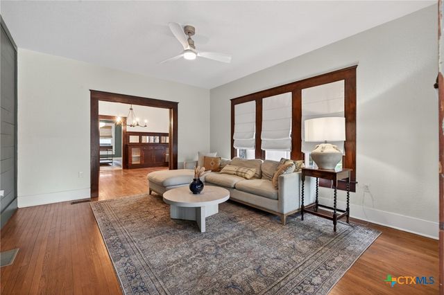 1042 SW Cross Street, New Braunfels, TX 78130