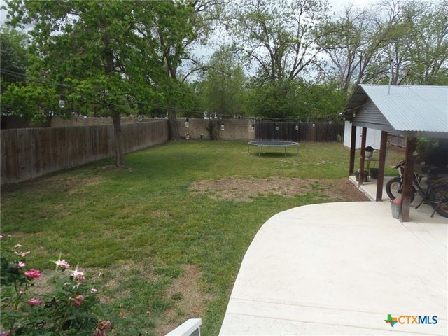 1042 SW Cross Street, New Braunfels, TX 78130