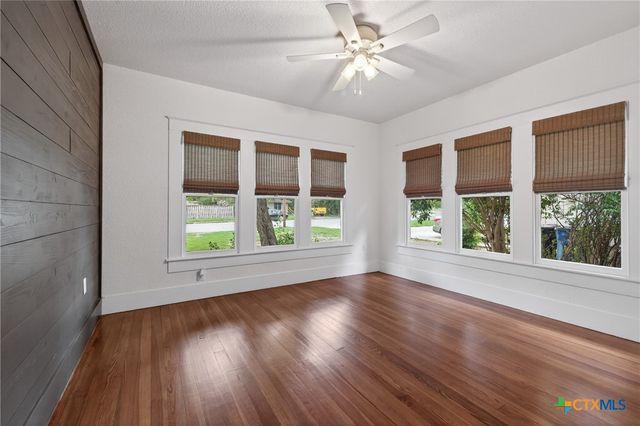 1042 SW Cross Street, New Braunfels, TX 78130