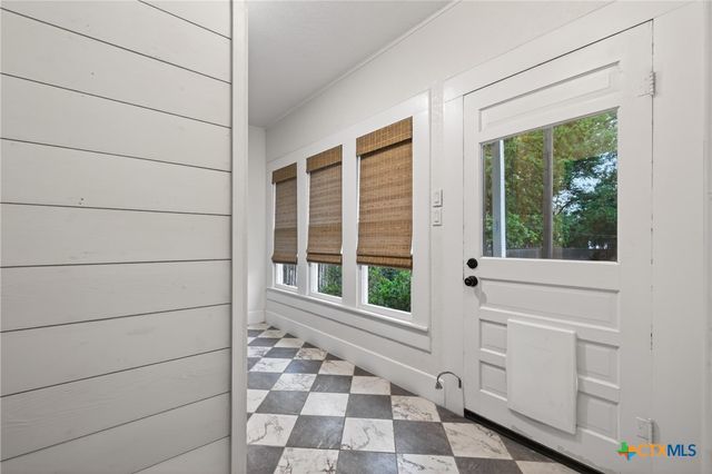 1042 SW Cross Street, New Braunfels, TX 78130