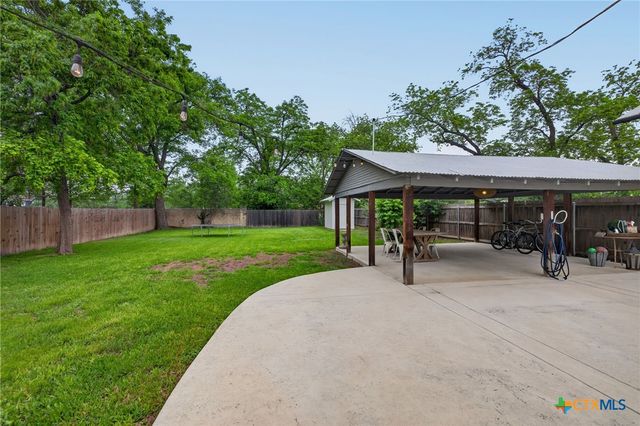 1042 SW Cross Street, New Braunfels, TX 78130