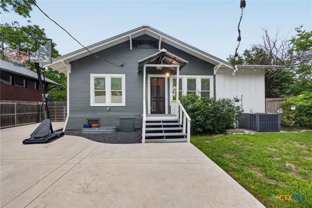 1042 SW Cross Street, New Braunfels, TX 78130
