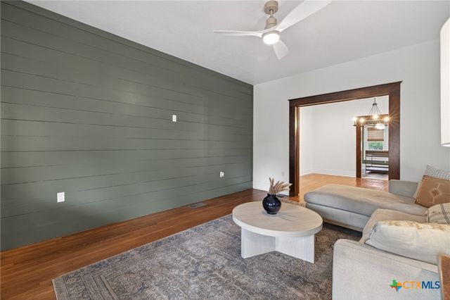1042 SW Cross Street, New Braunfels, TX 78130