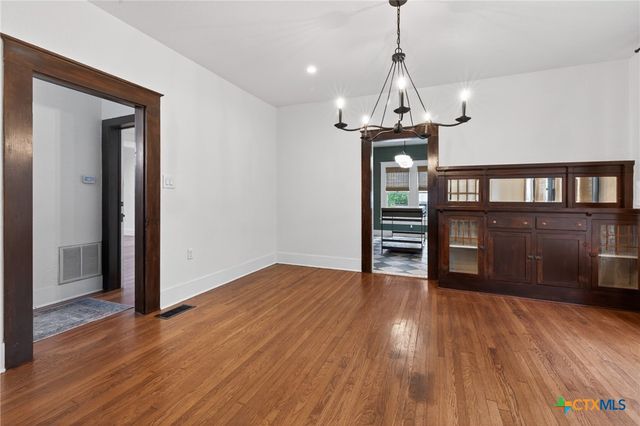 1042 SW Cross Street, New Braunfels, TX 78130