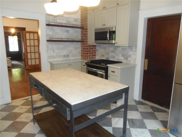 1042 SW Cross Street, New Braunfels, TX 78130