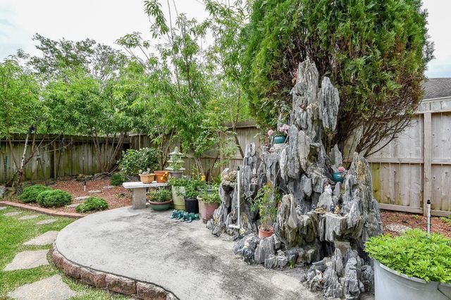 3222 Mossy Elm Court, Houston, TX 77059