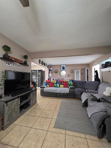 322 E 7th Street, San Jacinto, CA 92583