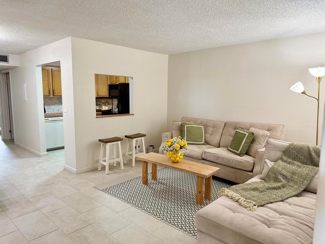 200 Village Green Circle E 310, Palm Springs, FL 33461