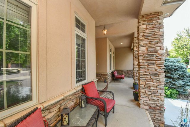 5716 S Prairie View Ct Court, Sioux Falls, SD 57108
