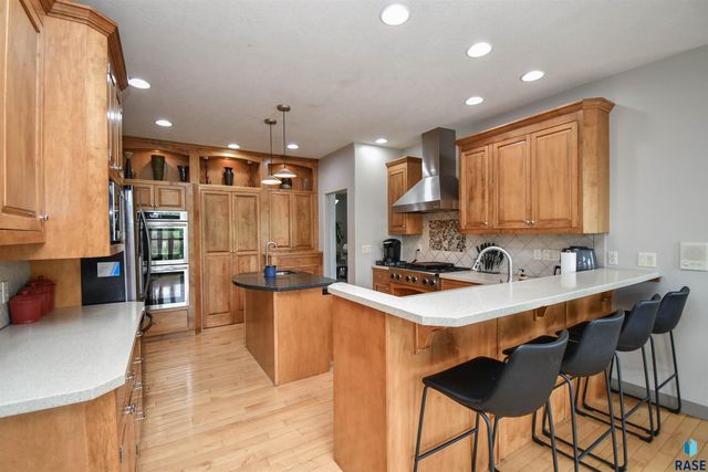 5716 S Prairie View Ct Court, Sioux Falls, SD 57108