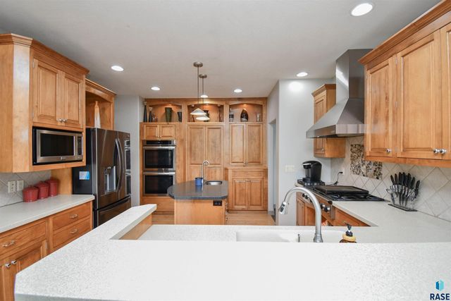 5716 S Prairie View Ct Court, Sioux Falls, SD 57108