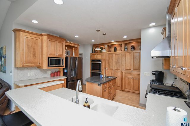 5716 S Prairie View Ct Court, Sioux Falls, SD 57108