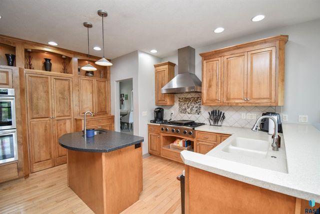 5716 S Prairie View Ct Court, Sioux Falls, SD 57108