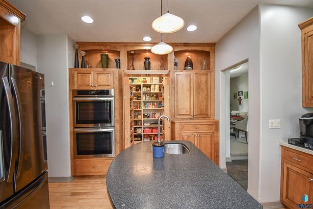 5716 S Prairie View Ct Court, Sioux Falls, SD 57108