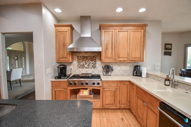 5716 S Prairie View Ct Court, Sioux Falls, SD 57108