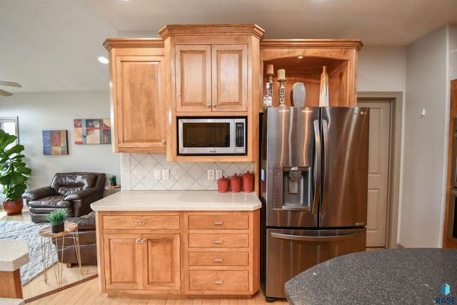 5716 S Prairie View Ct Court, Sioux Falls, SD 57108