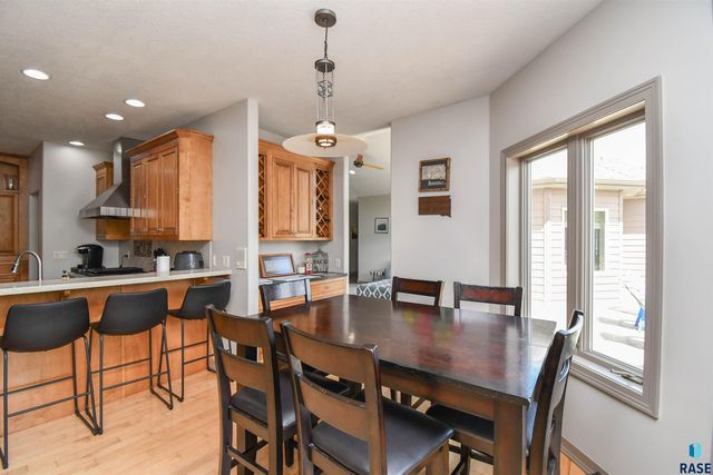 5716 S Prairie View Ct Court, Sioux Falls, SD 57108