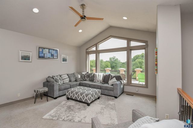 5716 S Prairie View Ct Court, Sioux Falls, SD 57108