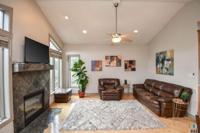 5716 S Prairie View Ct Court, Sioux Falls, SD 57108