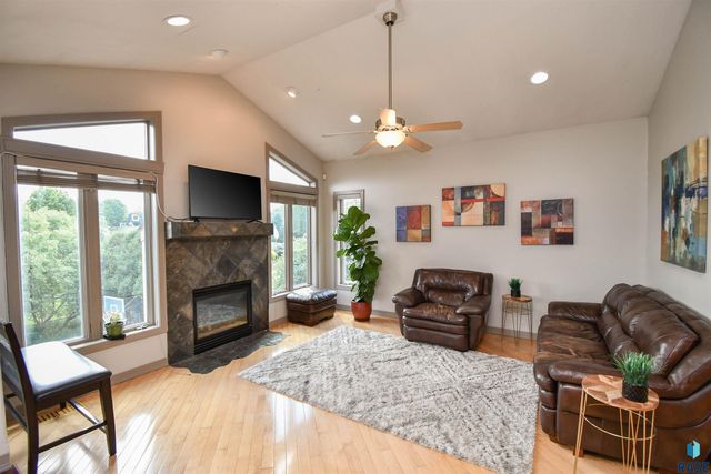 5716 S Prairie View Ct Court, Sioux Falls, SD 57108