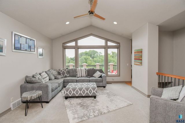 5716 S Prairie View Ct Court, Sioux Falls, SD 57108