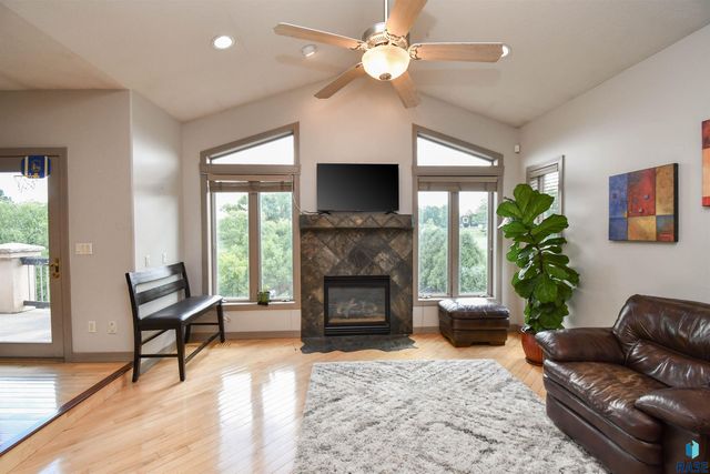 5716 S Prairie View Ct Court, Sioux Falls, SD 57108