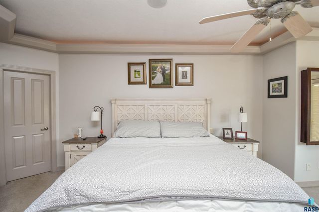 5716 S Prairie View Ct Court, Sioux Falls, SD 57108