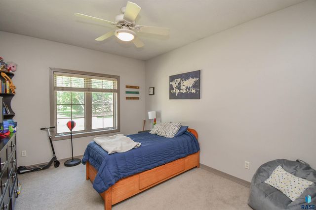 5716 S Prairie View Ct Court, Sioux Falls, SD 57108