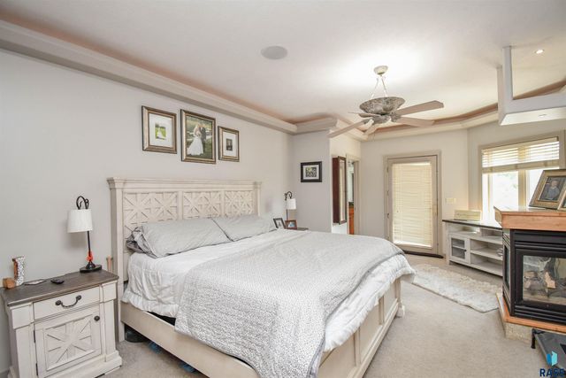 5716 S Prairie View Ct Court, Sioux Falls, SD 57108