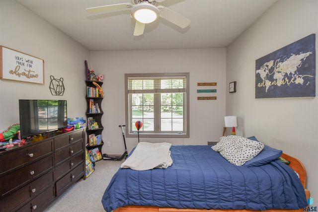 5716 S Prairie View Ct Court, Sioux Falls, SD 57108