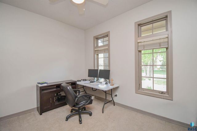 5716 S Prairie View Ct Court, Sioux Falls, SD 57108