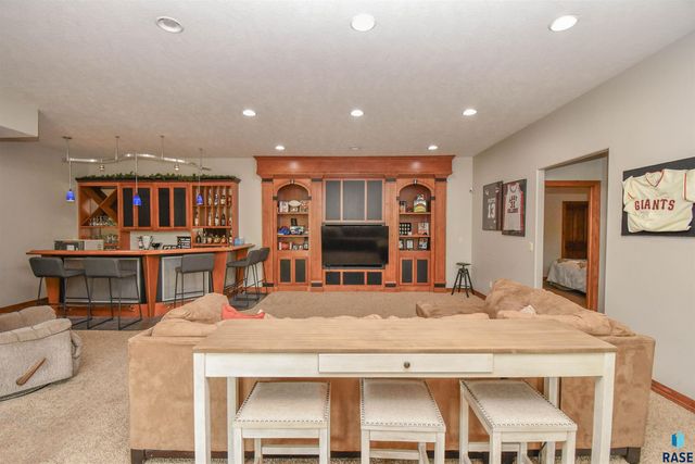 5716 S Prairie View Ct Court, Sioux Falls, SD 57108