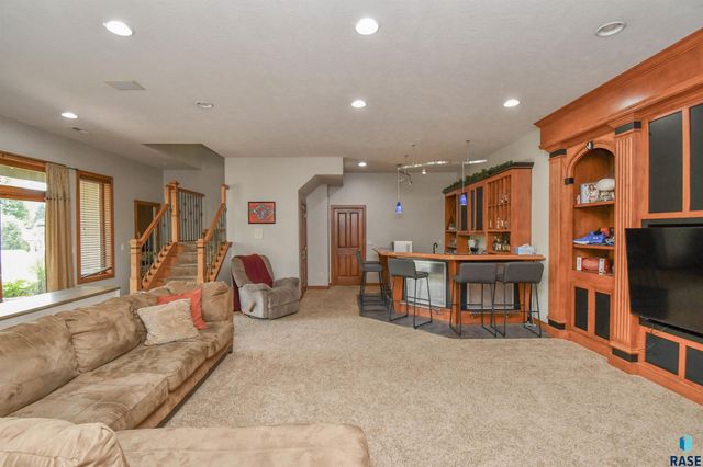 5716 S Prairie View Ct Court, Sioux Falls, SD 57108