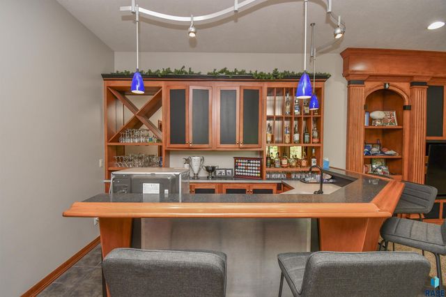 5716 S Prairie View Ct Court, Sioux Falls, SD 57108