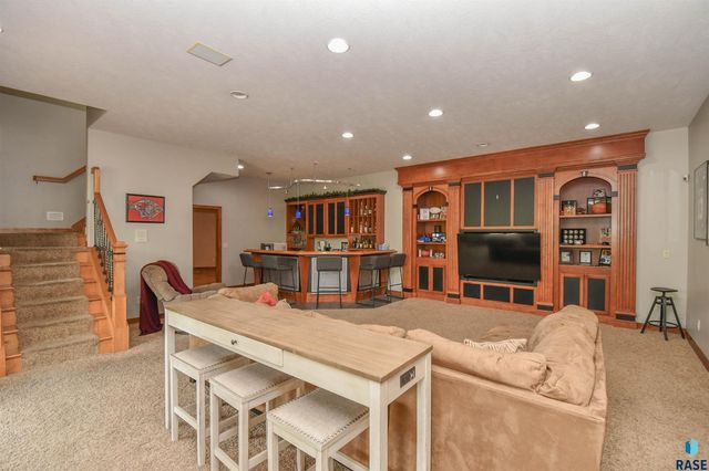 5716 S Prairie View Ct Court, Sioux Falls, SD 57108
