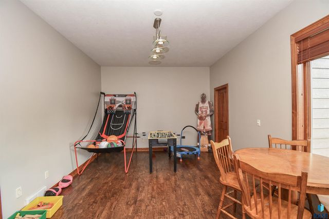 5716 S Prairie View Ct Court, Sioux Falls, SD 57108