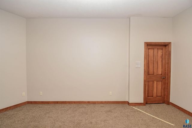 5716 S Prairie View Ct Court, Sioux Falls, SD 57108