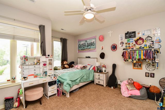 5716 S Prairie View Ct Court, Sioux Falls, SD 57108