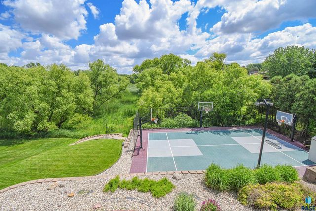 5716 S Prairie View Ct Court, Sioux Falls, SD 57108