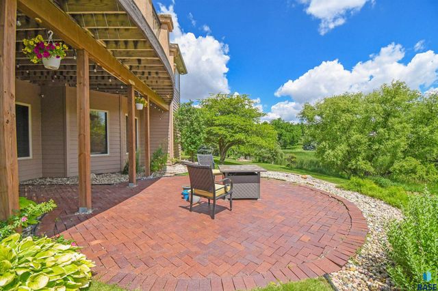 5716 S Prairie View Ct Court, Sioux Falls, SD 57108