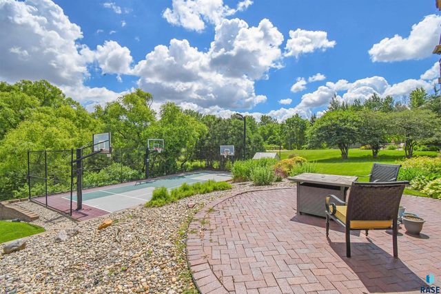 5716 S Prairie View Ct Court, Sioux Falls, SD 57108
