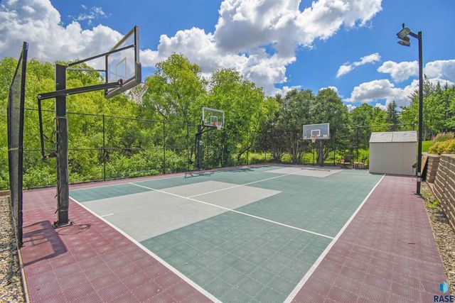 5716 S Prairie View Ct Court, Sioux Falls, SD 57108