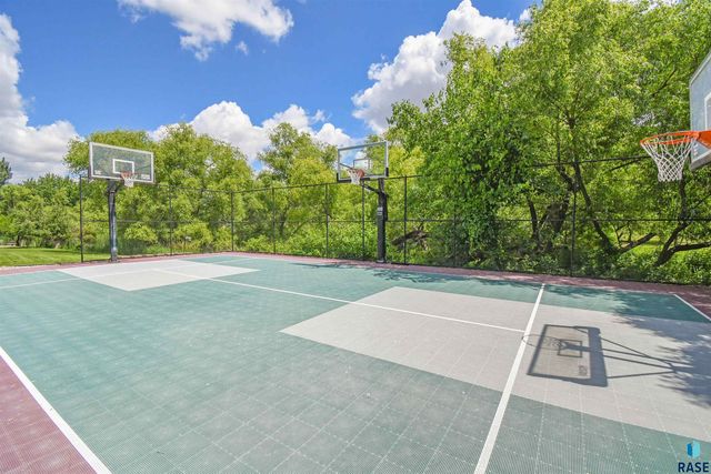 5716 S Prairie View Ct Court, Sioux Falls, SD 57108