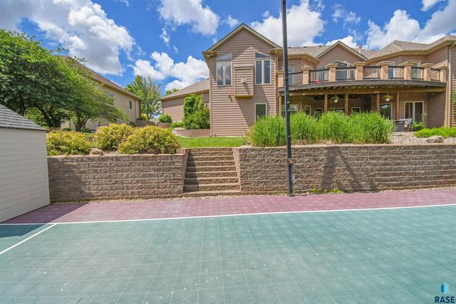 5716 S Prairie View Ct Court, Sioux Falls, SD 57108